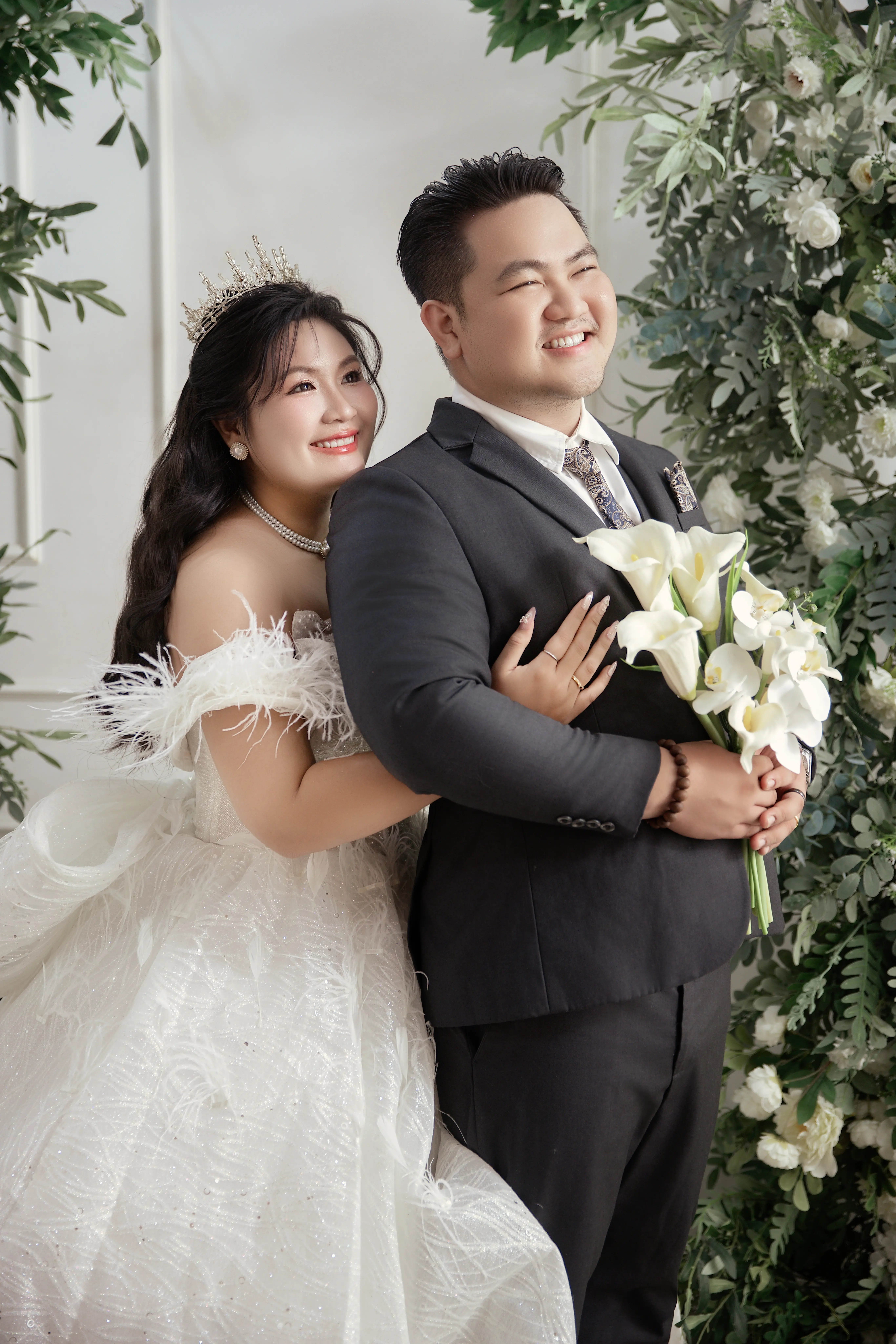 Beach wedding moment